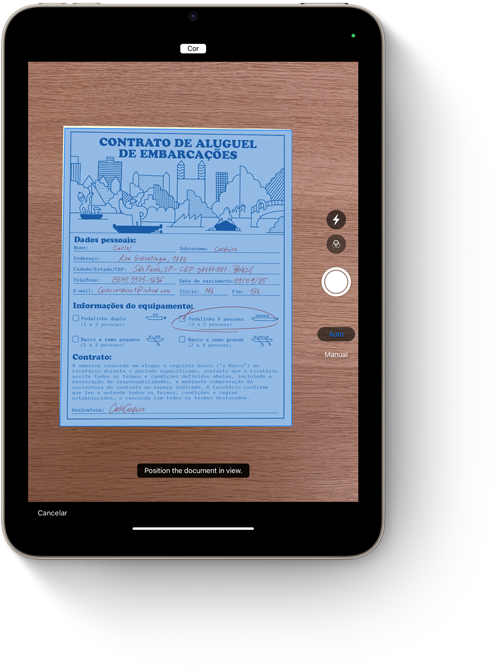 Um iPad mini mostra o recurso para escanear documentos no Notas.