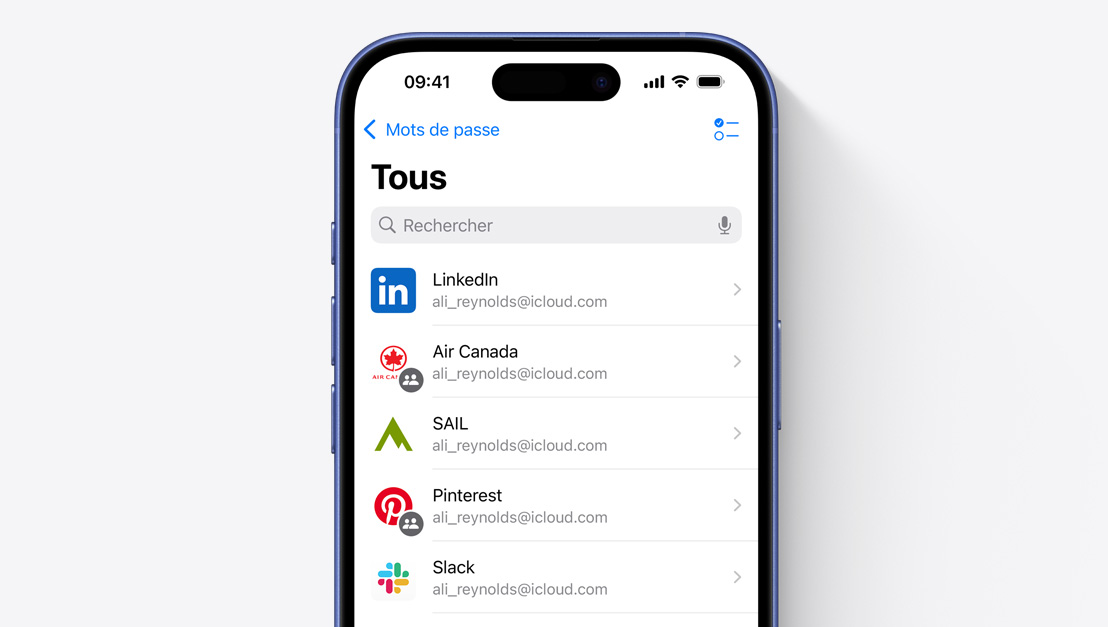 Écran d’iPhone montrant une liste d’apps dans l’app Mots de passe.