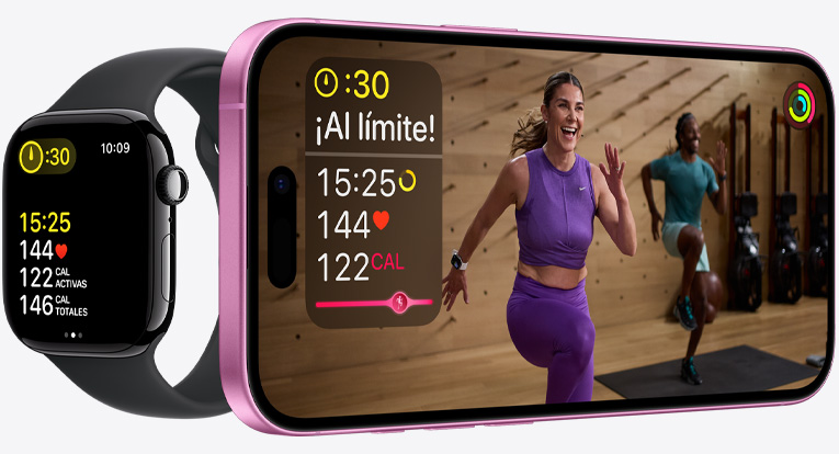 Datos sincronizados en un iPhone y un Apple Watch de un entrenamiento de Fitness+