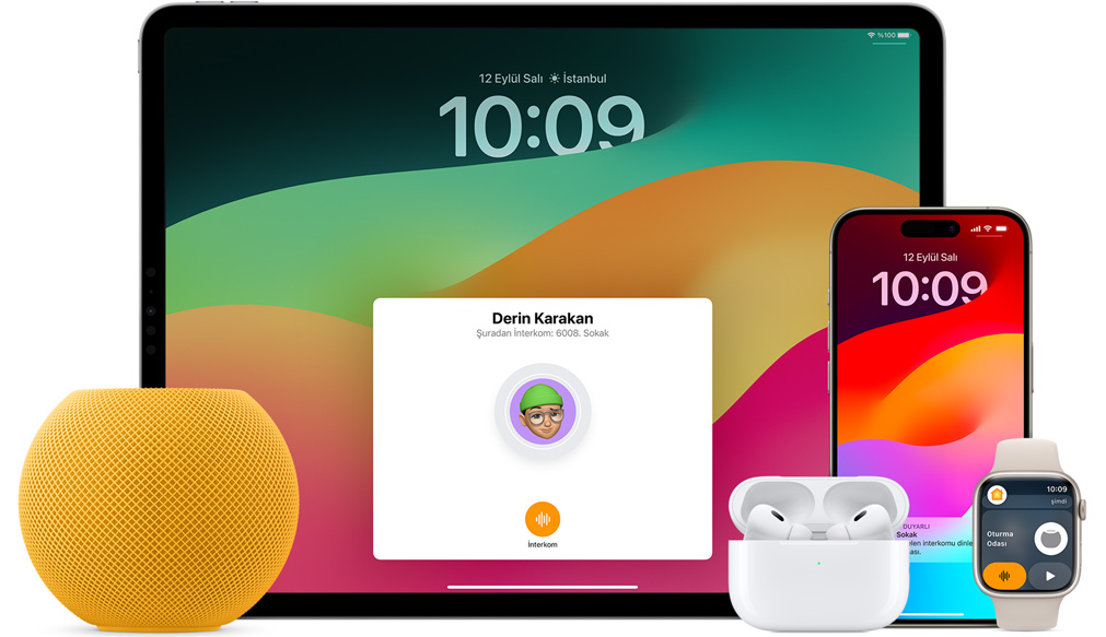 Sarı renkte bir HomePod mini, bir iPad, kutusuyla birlikte AirPods, bir iPhone ve kırık beyaz renkte kordonla eşleştirilmiş bir Apple Watch yan yana sıralanıyor.