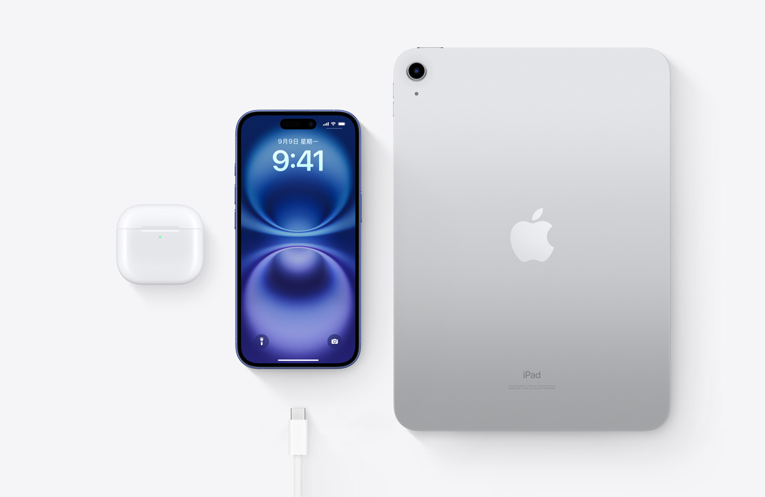 具備 USB-C 連接器的 AirPods Pro、iPhone 16 及 iPad 俯視圖，展示這三款裝置能共用同一條 USB-C 線充電。