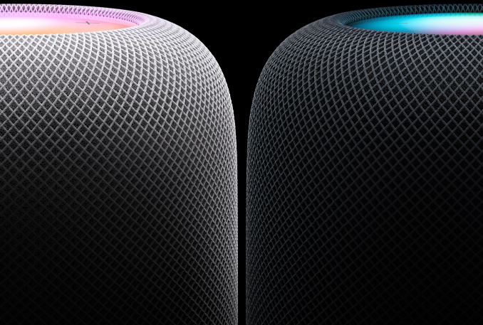 Un HomePod blanc et un HomePod minuit placés côte à côte.